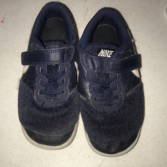 boys nike shoes size 13